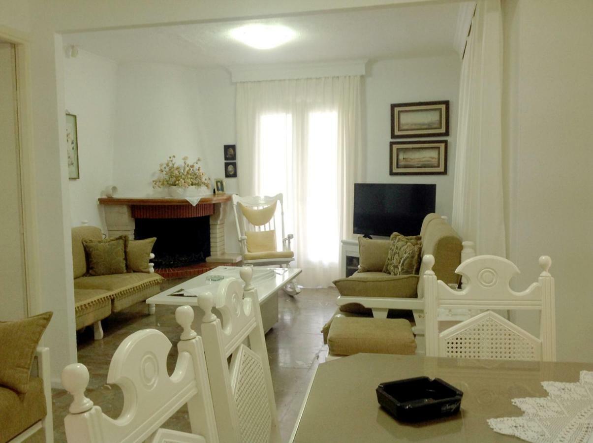 Villa Fofo - Beautiful Sea Front Villa With 650M2 Garden Nea Kallikrateia Exterior foto