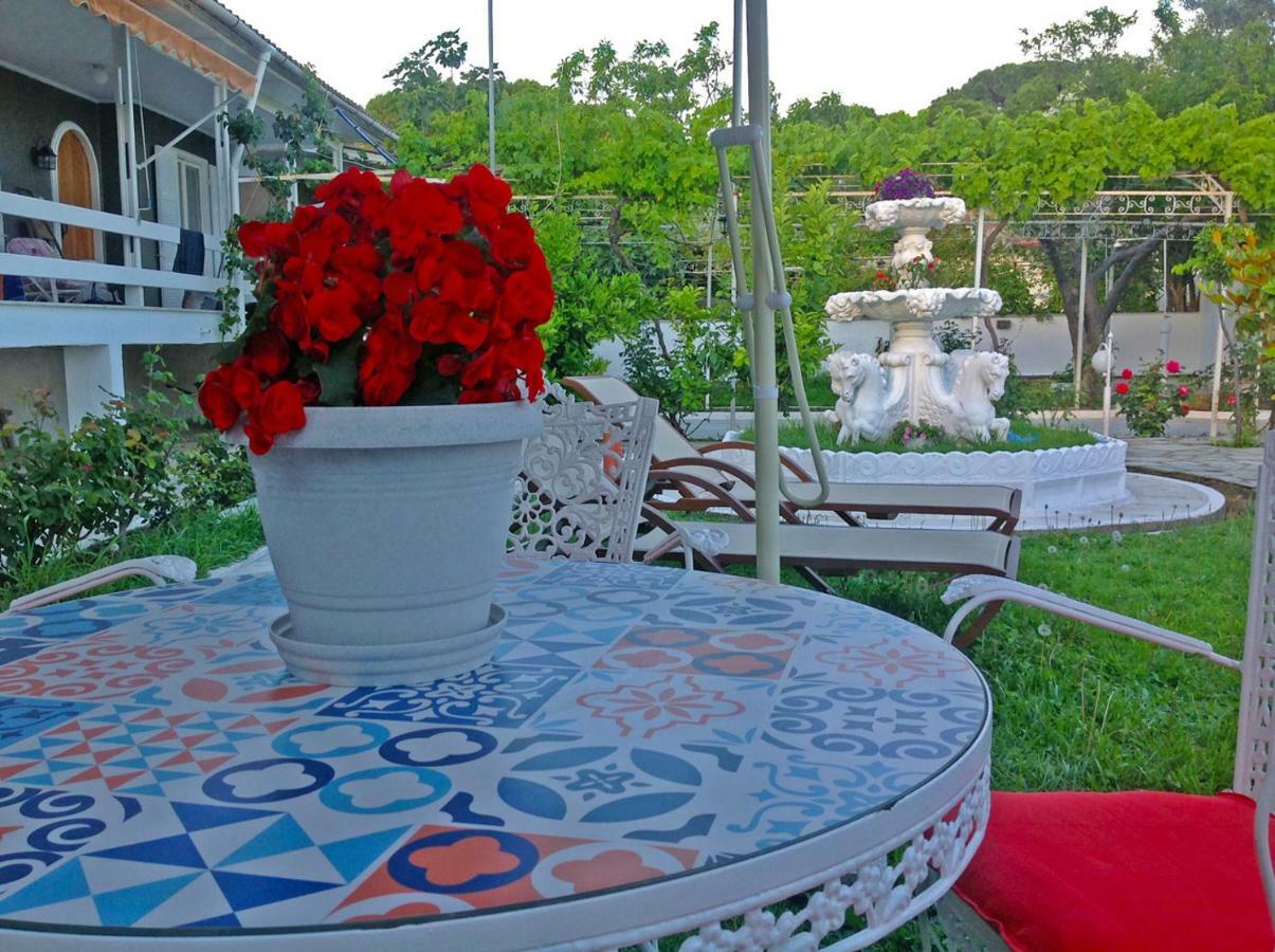 Villa Fofo - Beautiful Sea Front Villa With 650M2 Garden Nea Kallikrateia Exterior foto