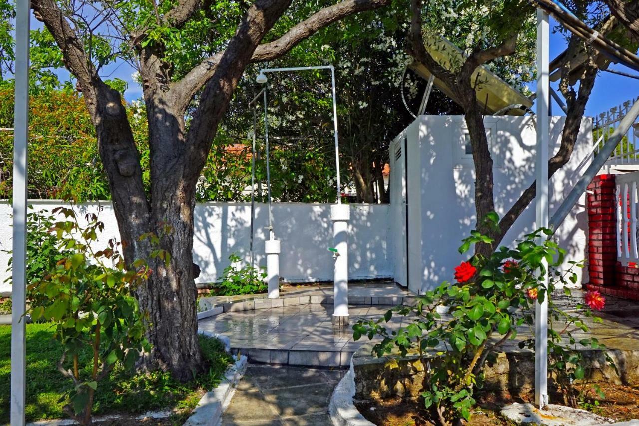 Villa Fofo - Beautiful Sea Front Villa With 650M2 Garden Nea Kallikrateia Exterior foto